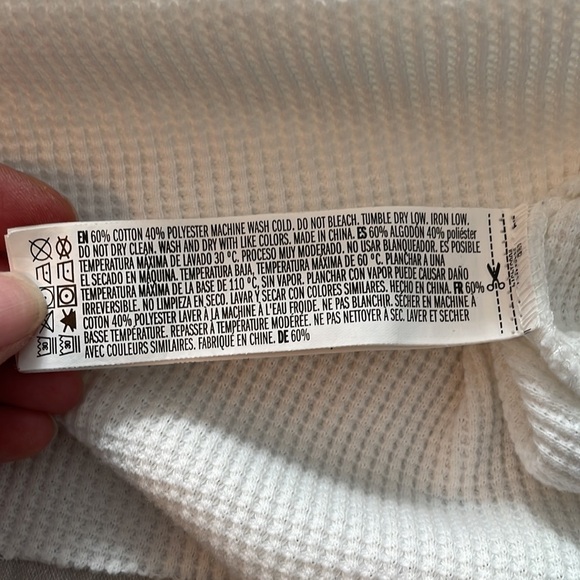 Forever 21 Women's Long Sleeve Cropped Cowneck Shirt - Picture 9 of 9